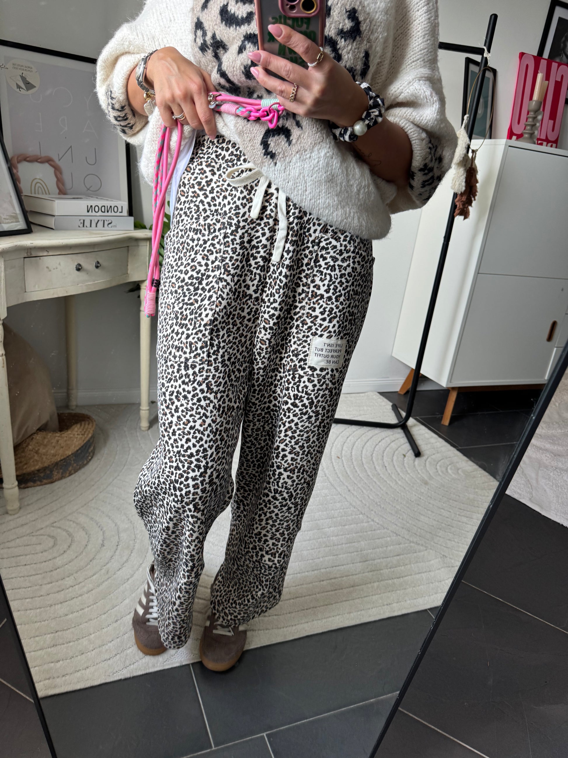 Weiche Stoffhose mit Tigermuster