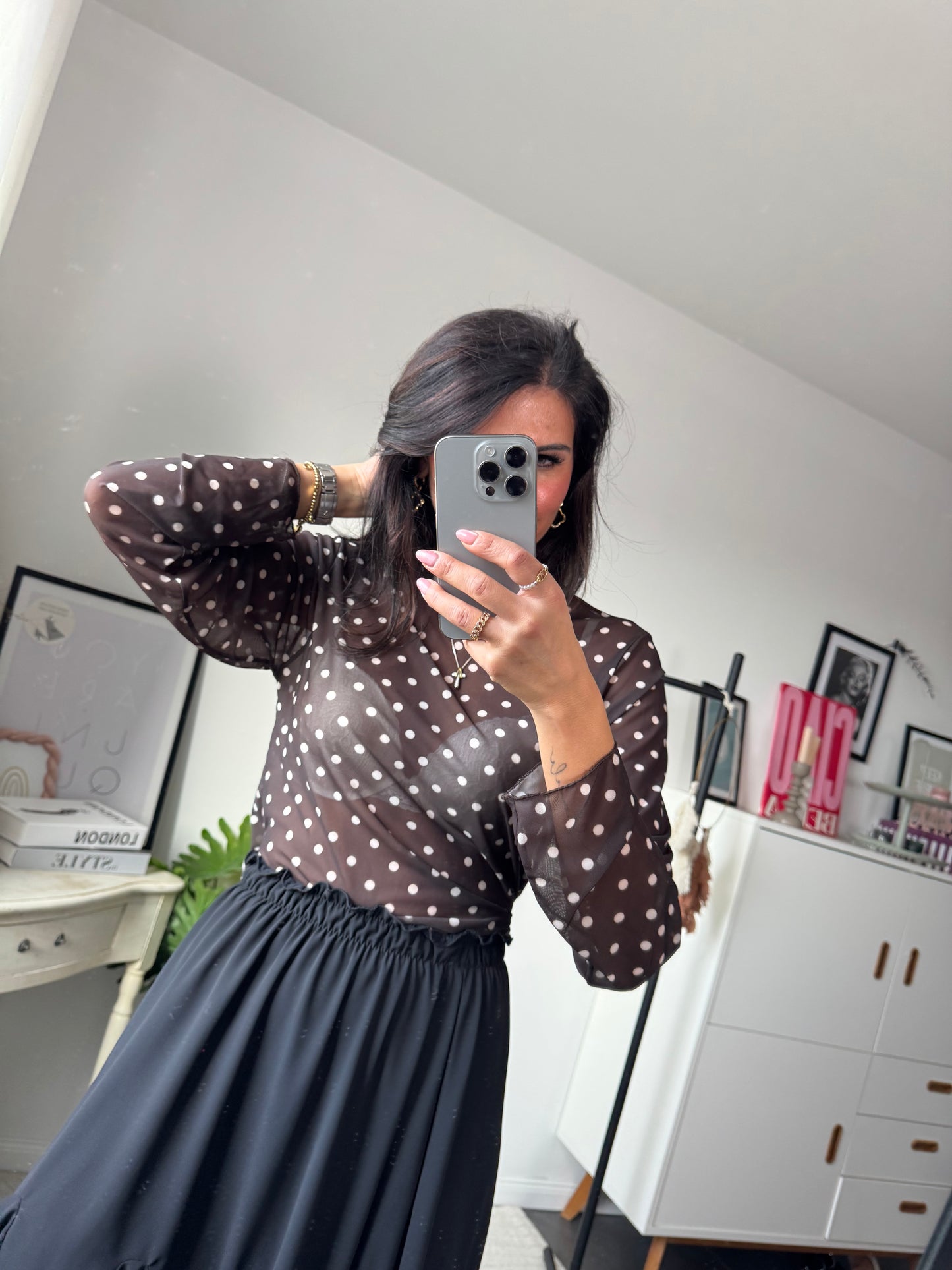 braune Bluse mit Punkten 