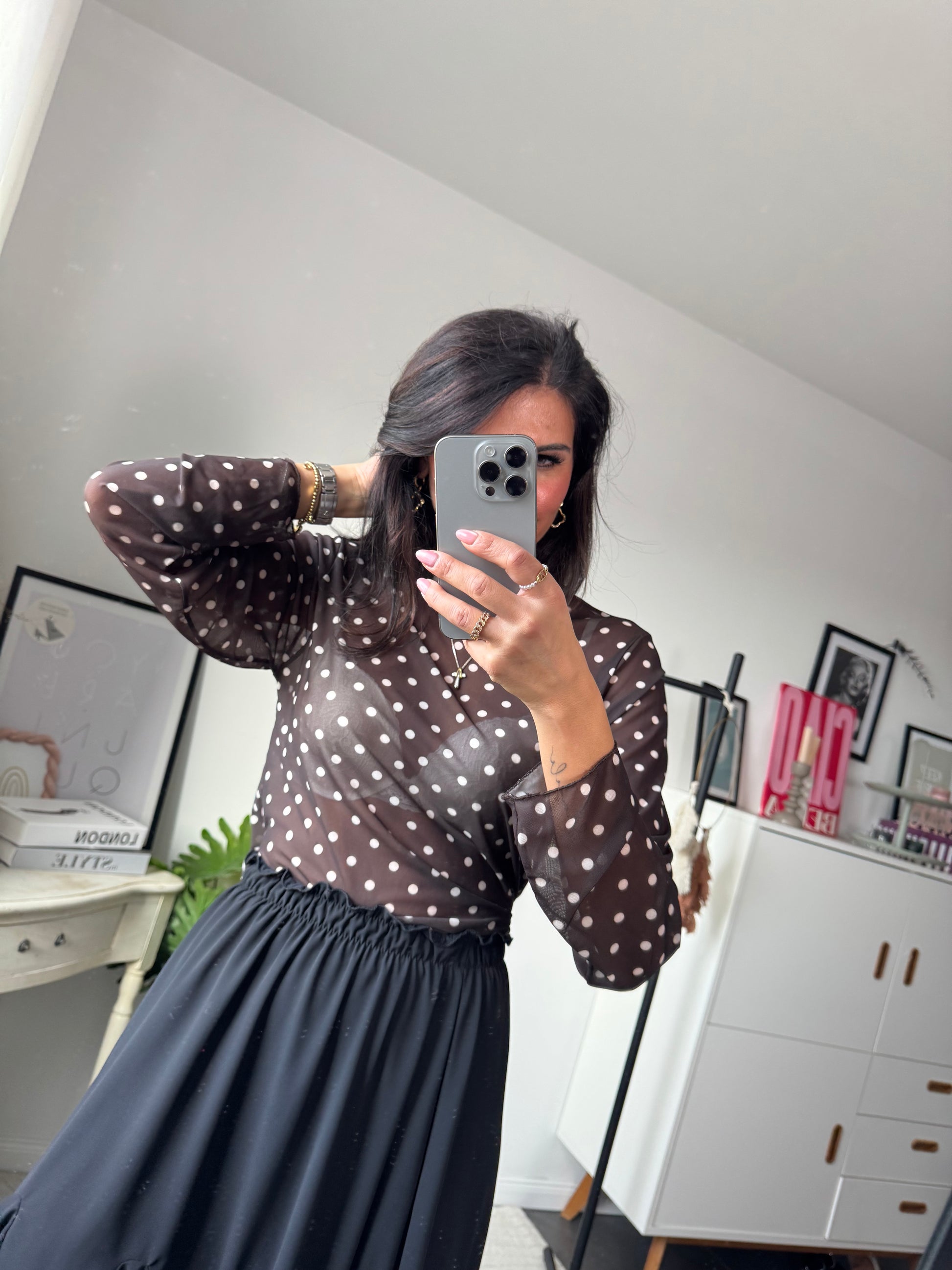 braune Bluse mit Punkten 