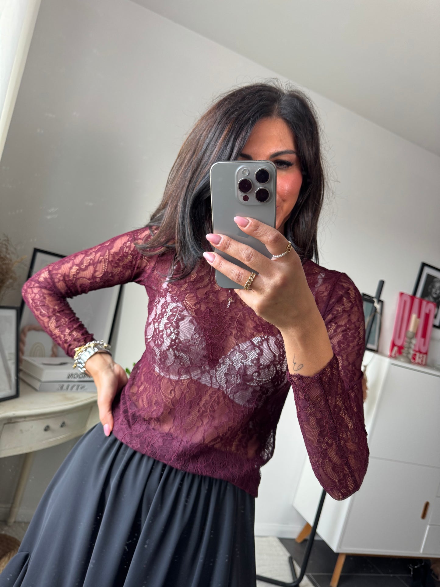 Rotes Oberteil transparent